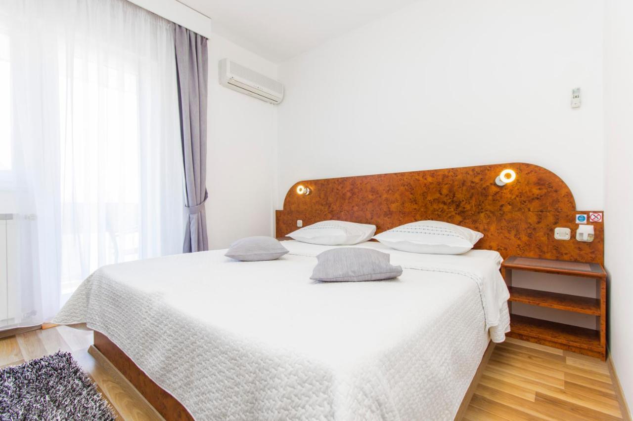 Hotel Pansion Zlatna Ribica Brodarica  Exterior foto